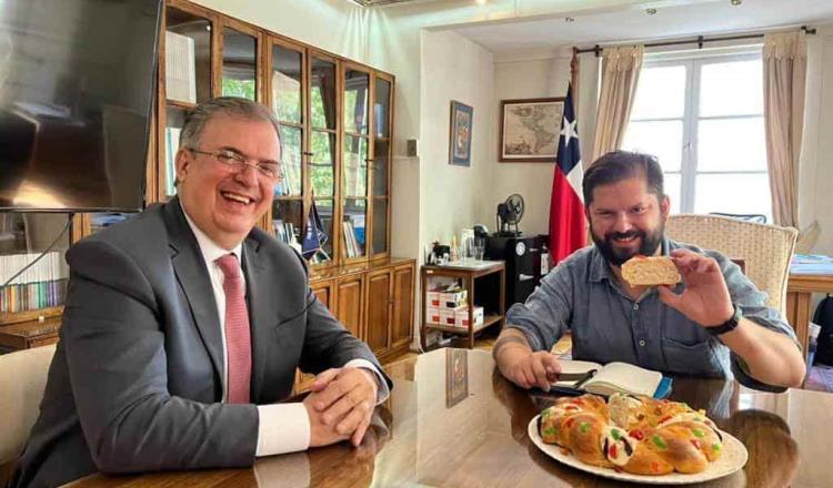 Se reúne Ebrard con presidente electo de Chile; comparten rosca de Reyes