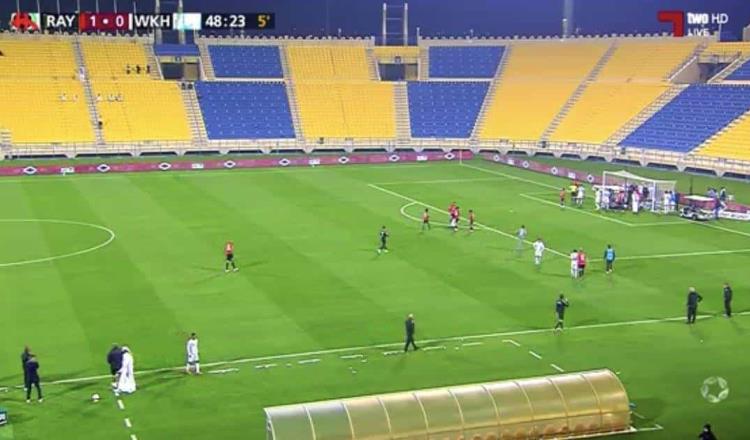 Convulsiona futbolista en pleno partido en Qatar