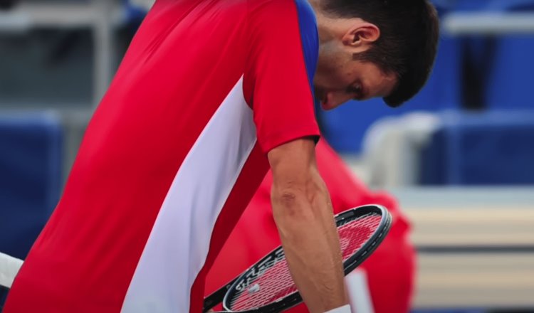 Cae Djokovic en Dubai y Medvedev será número uno de la ATP