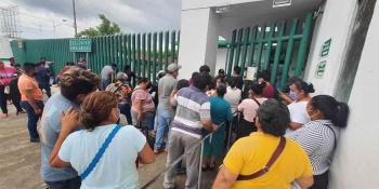 Pacientes arman trifulca en Clínica 46 del IMSS ante ausencia de citas médicas