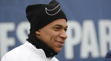 PSG ofrece nuevo contrato de corto plazo y aumento de sueldo a Mbappé