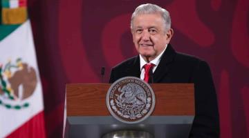 AMLO celebra que UNAM analice regreso a clases presenciales