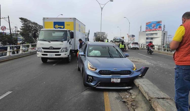 Automovilista pierde el control… y choca en Ruiz Cortines