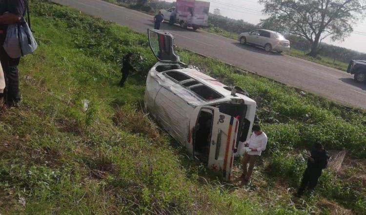 Unidad de transporte de personal vuelca en la Villahermosa-La Isla