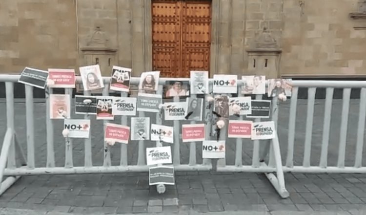 Periodistas protestan en Palacio Nacional por asesinato de Lourdes Maldonado 