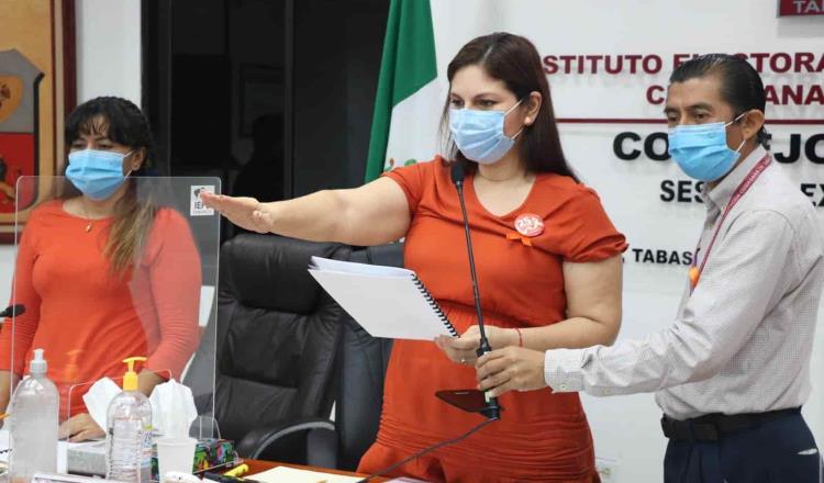 Rinde protesta Rosselvy Domínguez, como presidenta de la Comisión de Vinculación con el INE