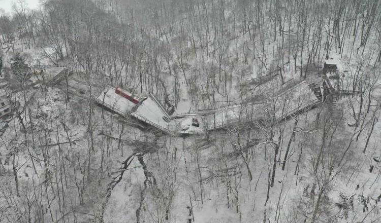 Cae puente vehicular en Pittsburgh; hay 10 heridos con lesiones menores