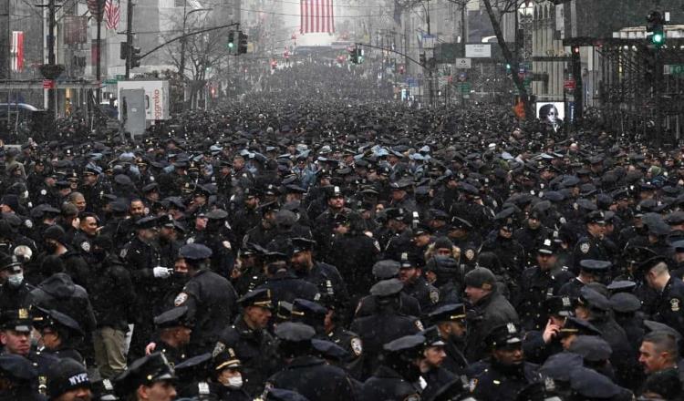 Miles despiden a Jason Rivera, policía asesinado mientras atendía llamado de violencia doméstica en NY