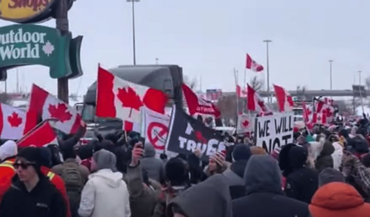 Miles de personas en Canadá protestan contra la vacunación obligatoria de camioneros