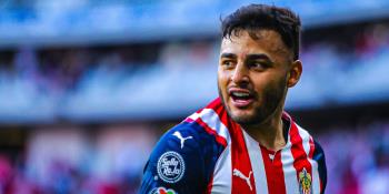 Alexis Vega promete renovar con Chivas, con cláusula para salir a Europa