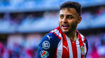 Alexis Vega promete renovar con Chivas, con cláusula para salir a Europa