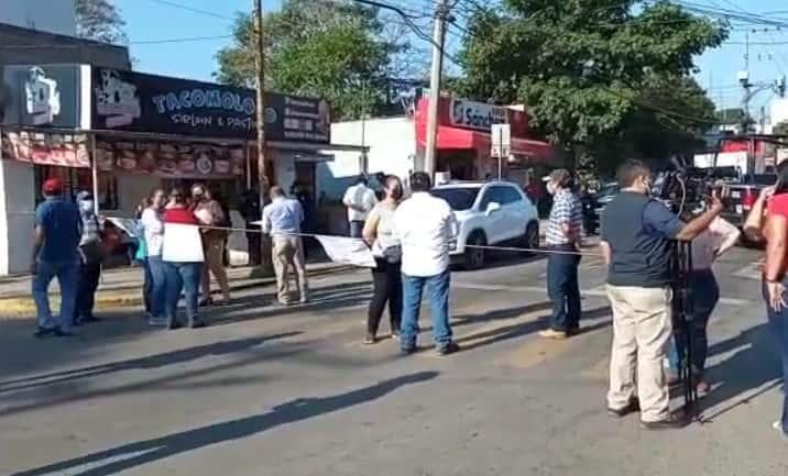 Cierran por unas horas Av. 16 de Septiembre en Villahermosa por falta de maestro