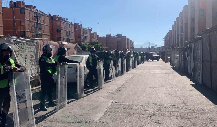 En Iztapalapa, realizan operativo para recuperar inmuebles de unidad habitacional