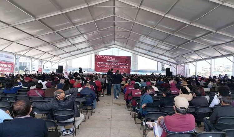 Entre gritos de “fuera Mario”, Morena realiza convención nacional