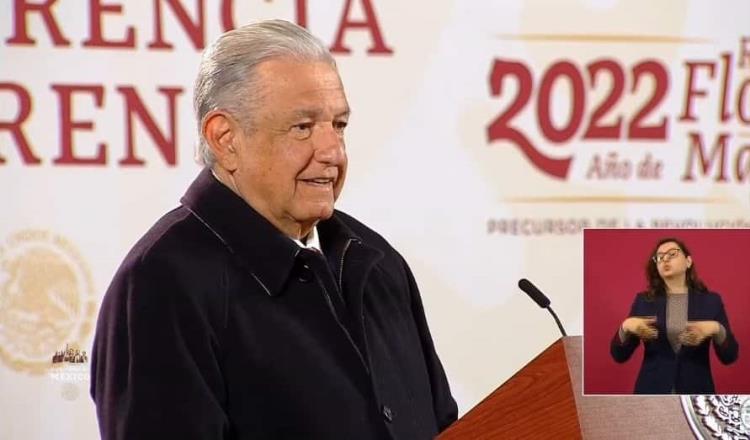 Reta AMLO a Loret a publicar su sueldo y fuente de financiamiento