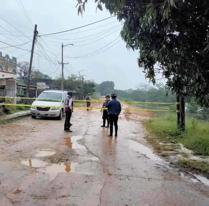 Cierran camino a orilla del río Puxcatán en Macuspana por temor a deslave