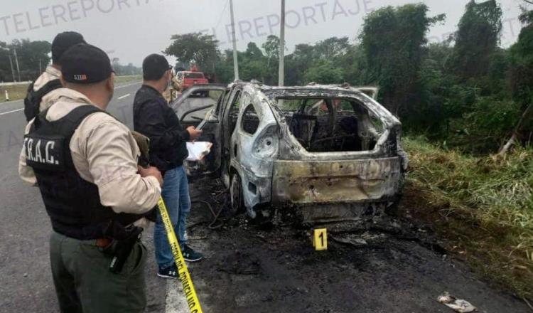 Hallan cuatro cuerpos calcinados en camioneta incendiada en la Villahermosa-Coatzacoalcos