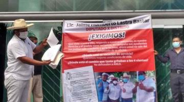 Pobladores de Macultepec reclaman ante el Congreso, falta de atención a sus problemas