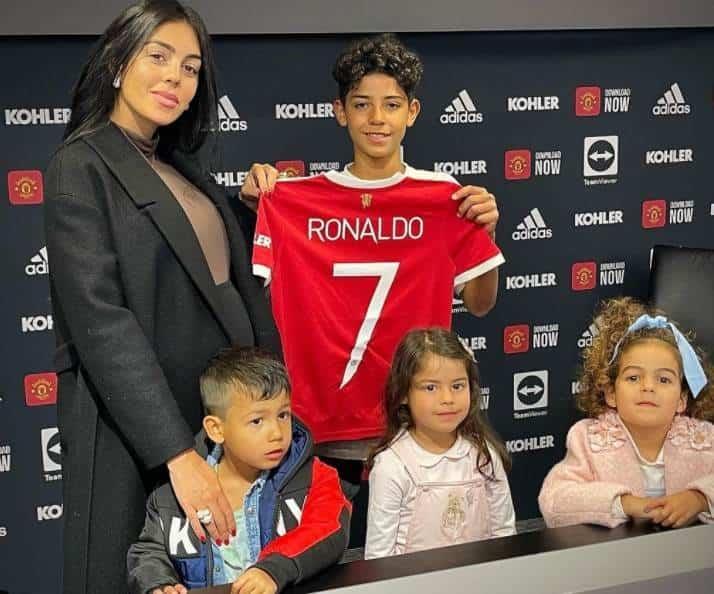 Ficha Manchester United a Cristiano Ronaldo Jr.