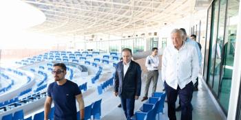 "Mi sueño siempre era jugar beisbol" dice Obrador durante gira de trabajo por Sonora