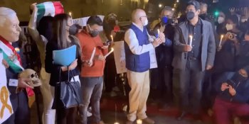 Padres de niños con cáncer protestan y guardan minuto de silencio en Palacio Nacional