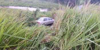 Vuelca auto en la carretera Villahermosa - Teapa