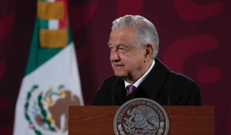 Visiblemente emocionado, AMLO se dice orgulloso de que sus hijos resistan el espionaje y el acoso