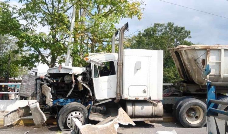 Chocan góndolas en puente Grijalva IV; conductor resulta lesionado