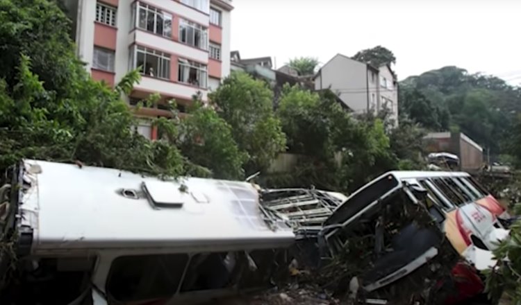 Más de 40 muertos por inundaciones y deslizamientos en Río de Janeiro