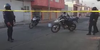 Hallan feto en plena vía pública en Puebla