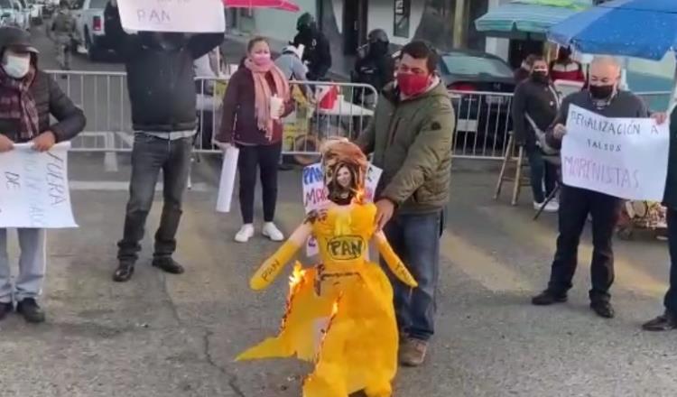 Morenistas queman piñata con el rostro de la gobernadora Marina del Pilar