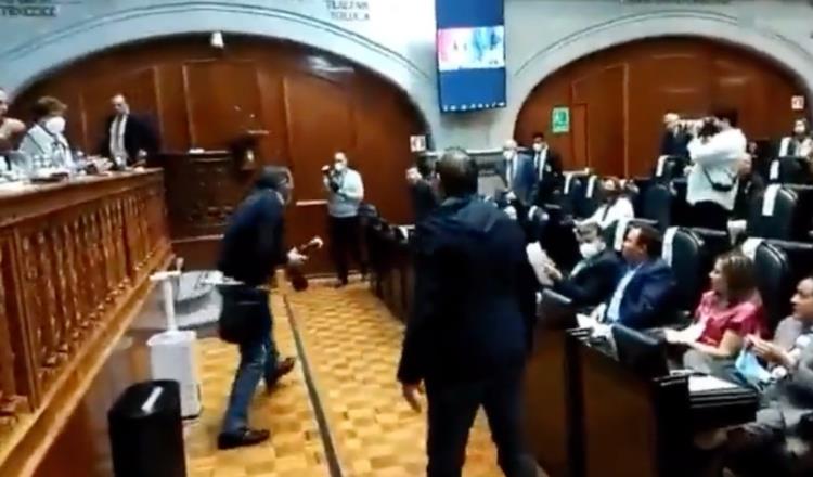 Diputados del PAN y Morena se insultan y se retan a golpes en Congreso de Edomex