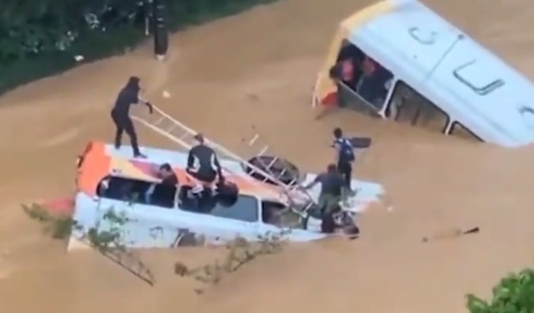 Van 110 muertos por inundaciones y deslaves en Brasil