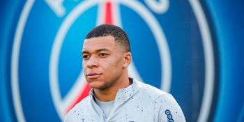 Familia de Mbappé se sienta a negociar con el PSG en Qatar: medios