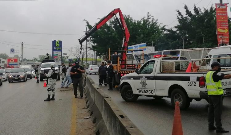 Causa congestionamiento vial reacomodo de muretes de contención en la Villahermosa-Nacajuca