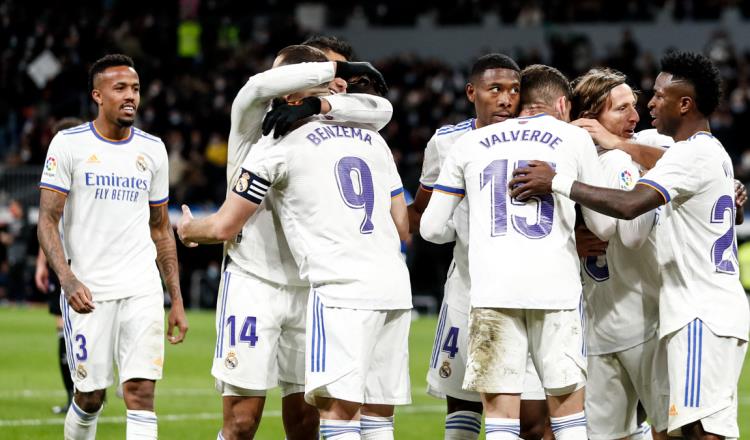 Real Madrid golea y se afianza en la cima de LaLiga