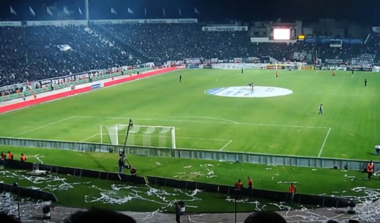 Gobierno de Grecia prohíbe barras bravas en estadios