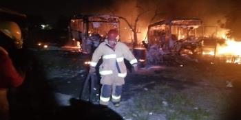 Incendio consume unidades de Transbus en bodega de Miguel Hidalgo