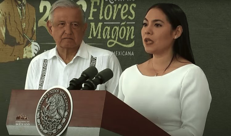 Desafía gobernadora de Colima al INE y expresa apoyo a AMLO por Revocación de Mandato