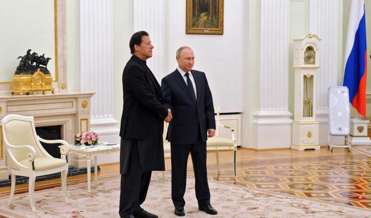 Se reúne Putin con primer ministro de Pakistán, pese a conflicto en Ucrania 