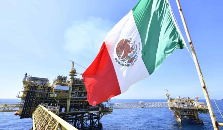 Cierra Mezcla Mexicana de petróleo en 113.83 dólares por barril