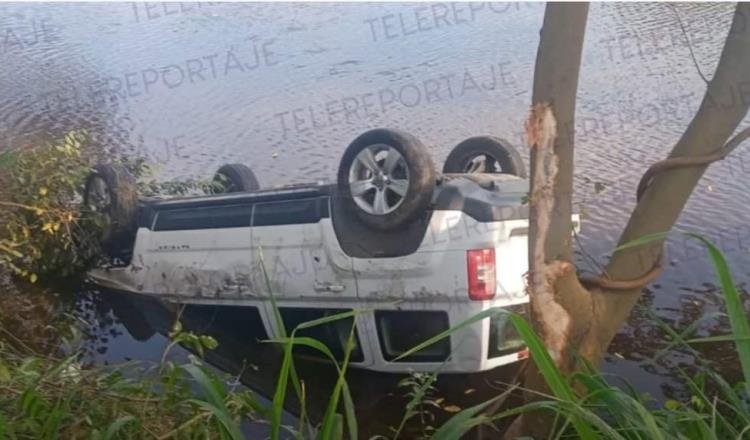 Camioneta termina en el “Viejo Mezcalapa”… por exceso de velocidad