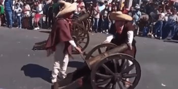 Cañón explota en mano de danzante durante carnaval de Huejotzingo, Puebla