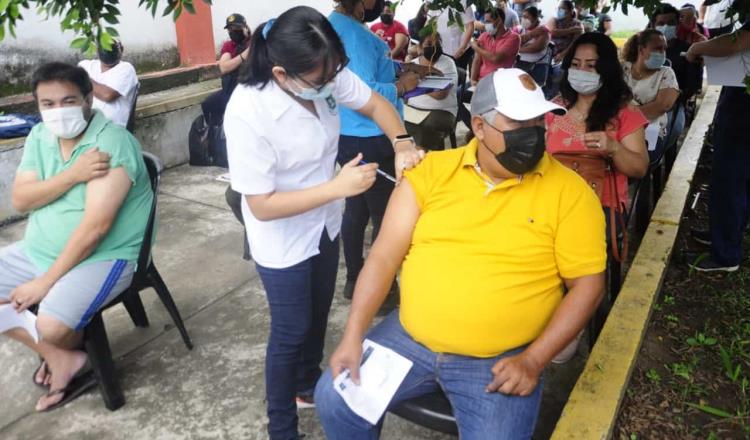 Aplican 3 mil 800 vacunas anticovid de refuerzo al iniciar jornada en zona rural de Centro