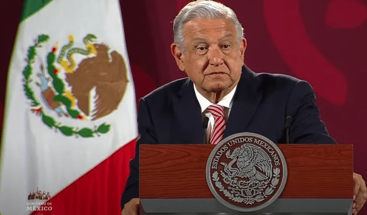 Justifica AMLO que 17 mandos militares ganaran más que él en 2021