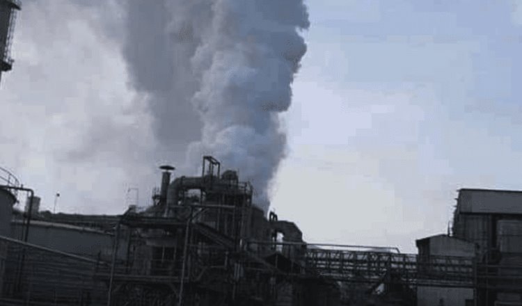 Falla en empresa metalúrgica provoca emisión de trióxido de azufre en Torreón