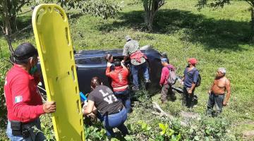 Vuelca auto en la Villahermosa-Macuspana