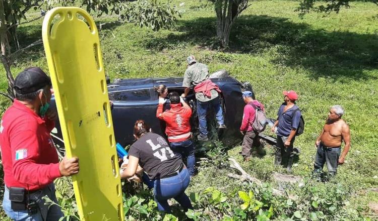 Vuelca auto en la Villahermosa-Macuspana