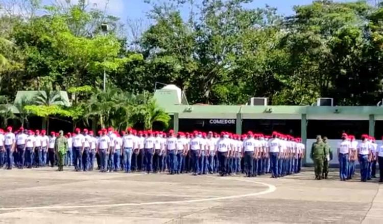37 Batallón de Infantería da la bienvenida a 353 remisos y mujeres voluntarias al SMN