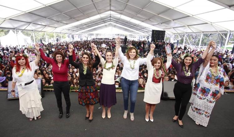 Mujeres de la 4T gritan a Sheinbaum “¡Presidenta!”